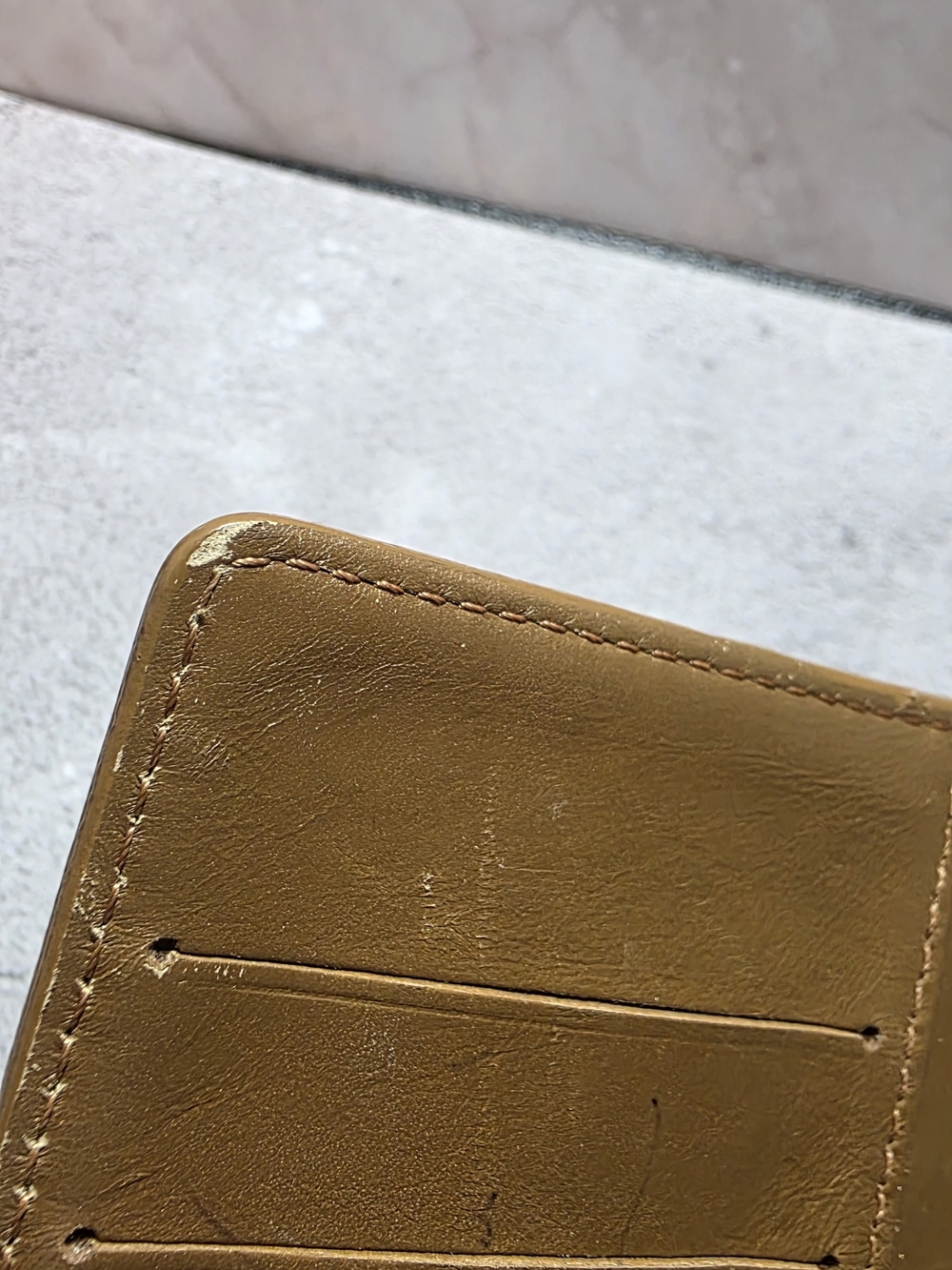 Louis Vuitton Gold Embossed Monogram Vernis Compact Agenda Cover - Picture 8 of 16